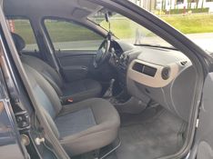 RENAULT SANDERO 1.6 AUTHENTIQUE 8V 2008/2009 HUBNER MULTIMARCAS FARROUPILHA / Carros no Vale