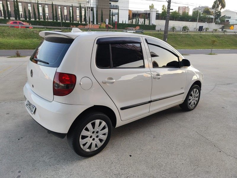 VOLKSWAGEN FOX 1.0 MI TREND 8V 2009/2009 HUBNER MULTIMARCAS FARROUPILHA / Carros no Vale