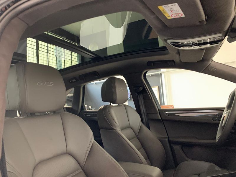PORSCHE MACAN 2.9 V6 BITURBO GASOLINA GTS PDK 2025/2025 FÁBIO BERNARDES PORTO ALEGRE / Carros no Vale