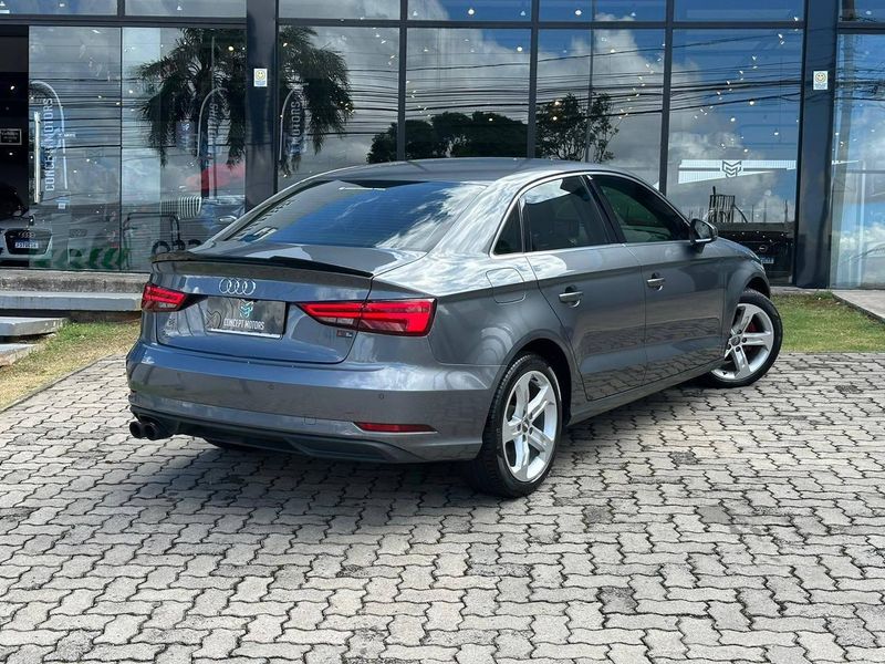 Audi A3 Sedan Prestige Plus 1.4 TFSI Flex Tip 2019/2020 CONCEPT MOTORS PASSO FUNDO / Carros no Vale