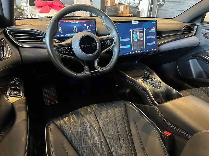 BYD SEAL 82,5 KW ELÃTRICO AWD 2023/2024 CONCEPT MOTORS PASSO FUNDO / Carros no Vale BYD SEAL 82,5 KW ELÃTRICO AWD 2023/2024 CONCEPT MOTORS PASSO FUNDO / Carros no Vale