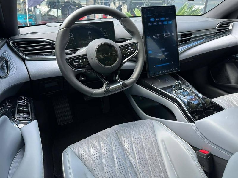 BYD SEAL 82,5 KW ELÃTRICO AWD 2023/2024 CONCEPT MOTORS PASSO FUNDO / Carros no Vale