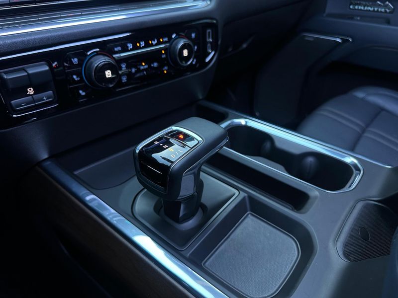 Chevrolet Silverado High Country 5.3 V8 AWD Aut. 2024/2024 CONCEPT MOTORS PASSO FUNDO / Carros no Vale