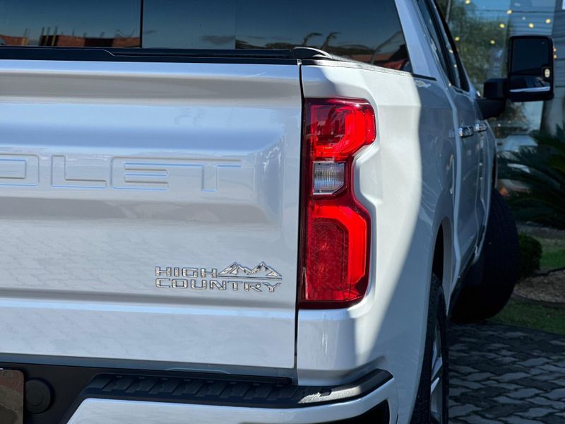 Chevrolet Silverado High Country 5.3 V8 AWD Aut. 2024/2024 CONCEPT MOTORS PASSO FUNDO / Carros no Vale