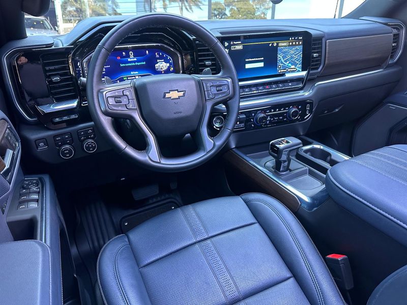 Chevrolet Silverado High Country 5.3 V8 AWD Aut. 2024/2024 CONCEPT MOTORS PASSO FUNDO / Carros no Vale