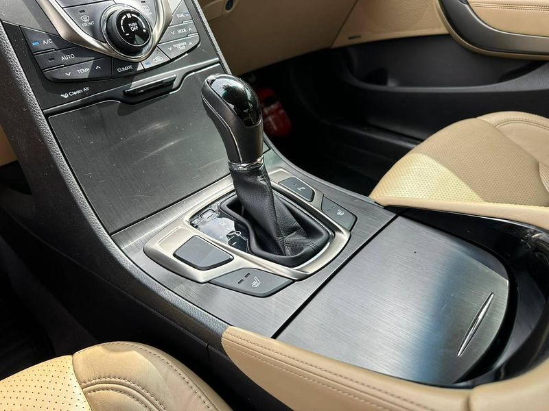 Hyundai Azera 3.0 V6 24V 4p Aut. 2014/2015 CONCEPT MOTORS PASSO FUNDO / Carros no Vale