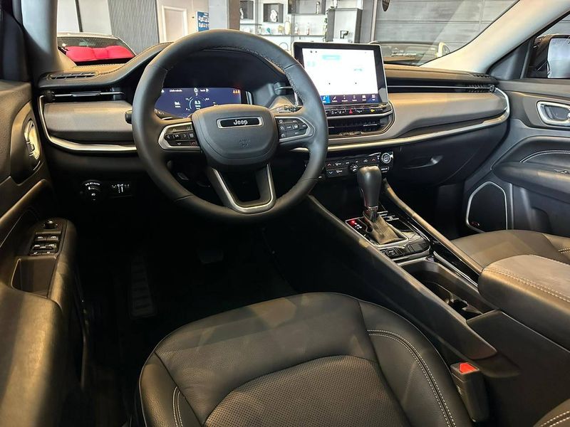 Jeep Compass LONG T270 1.3 TB 4×2 Flex Aut. 2024/2025 CONCEPT MOTORS PASSO FUNDO / Carros no Vale