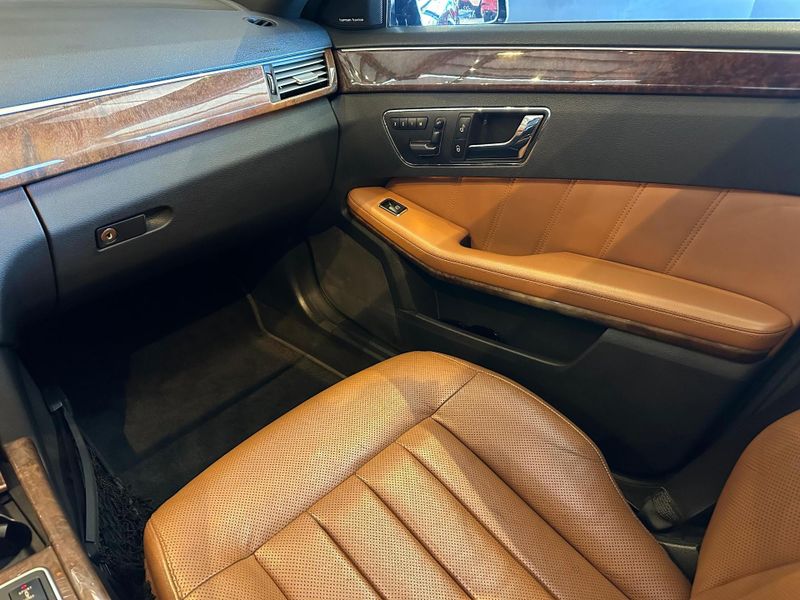 Mercedes-Benz E 550 Classe E 550 AMG 5.5 V8 4MATIC 2010/2011 CONCEPT MOTORS PASSO FUNDO / Carros no Vale