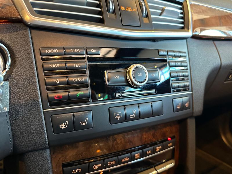 Mercedes-Benz E 550 Classe E 550 AMG 5.5 V8 4MATIC 2010/2011 CONCEPT MOTORS PASSO FUNDO / Carros no Vale