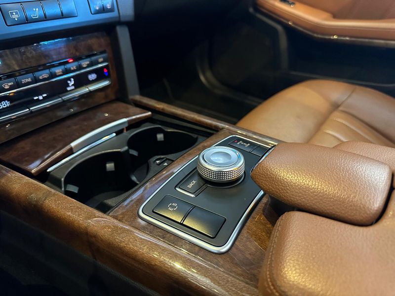 Mercedes-Benz E 550 Classe E 550 AMG 5.5 V8 4MATIC 2010/2011 CONCEPT MOTORS PASSO FUNDO / Carros no Vale