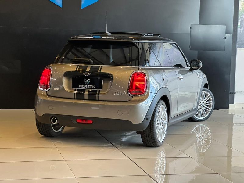 Mini Cooper 1.5 Turbo 12V 3p Aut. 2018/2019 CONCEPT MOTORS PASSO FUNDO / Carros no Vale