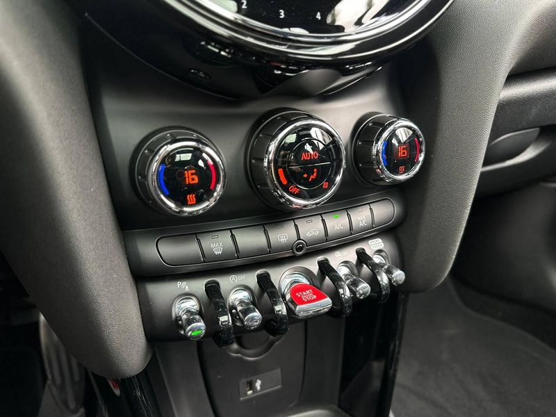 Mini John Cooper Works COOPER John Works 2.0 Turbo 3p Aut. 2023/2024 CONCEPT MOTORS PASSO FUNDO / Carros no Vale