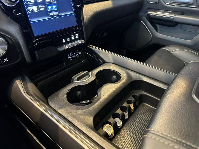 Ram 1500 REBEL 5.7 HEMI CD V8 4×4 Aut. 2021/2021 CONCEPT MOTORS PASSO FUNDO / Carros no Vale