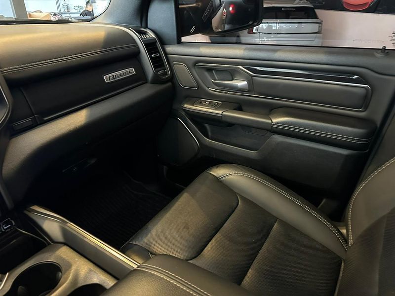 Ram 1500 REBEL 5.7 HEMI CD V8 4×4 Aut. 2021/2021 CONCEPT MOTORS PASSO FUNDO / Carros no Vale