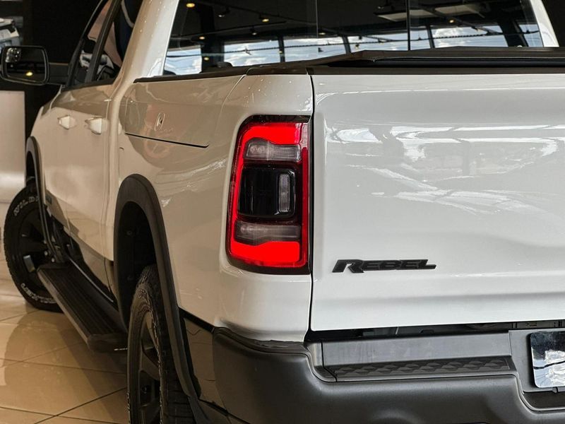 Ram 1500 REBEL 5.7 HEMI CD V8 4×4 Aut. 2021/2021 CONCEPT MOTORS PASSO FUNDO / Carros no Vale