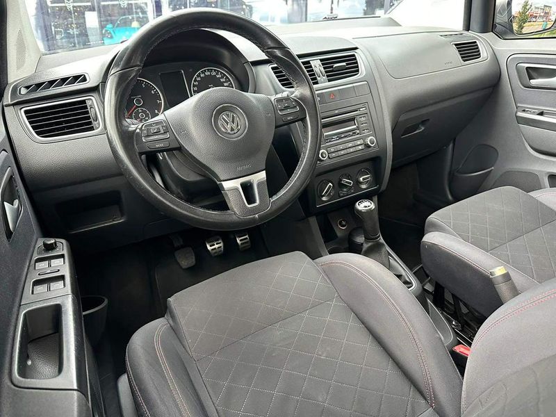 Volkswagen SpaceFox SPORTLINE/HIGHLINE 1.6 T.Flex 2012/2013 CONCEPT MOTORS PASSO FUNDO / Carros no Vale