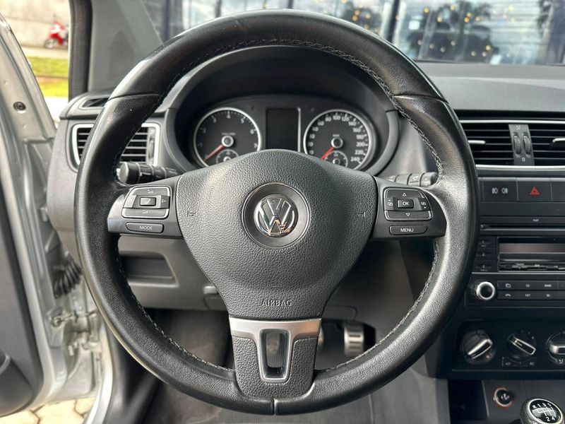 Volkswagen SpaceFox SPORTLINE/HIGHLINE 1.6 T.Flex 2012/2013 CONCEPT MOTORS PASSO FUNDO / Carros no Vale