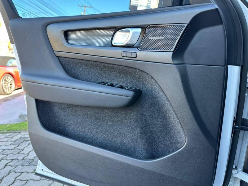 Volvo XC40 Pure (ElÃ©trico) 2022/2022 CONCEPT MOTORS PASSO FUNDO / Carros no Vale