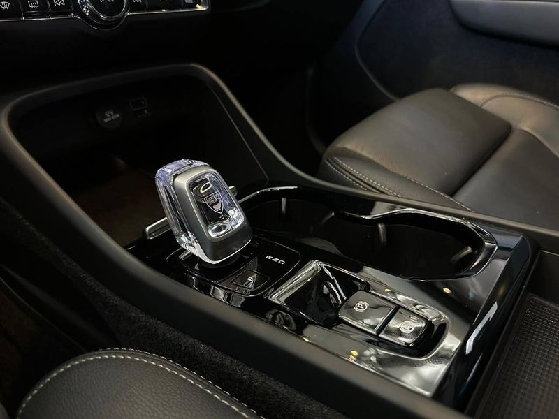 Volvo XC40 T-5 INSCRIPTION 1.5 FWD (HÃ­brido) 2020/2021 CONCEPT MOTORS PASSO FUNDO / Carros no Vale