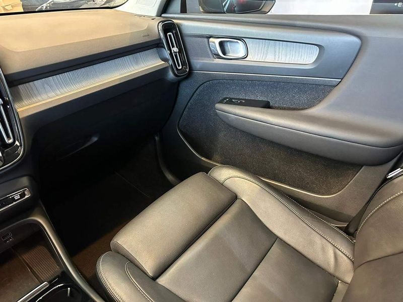 Volvo XC40 T-5 INSCRIPTION 1.5 FWD (HÃ­brido) 2020/2021 CONCEPT MOTORS PASSO FUNDO / Carros no Vale