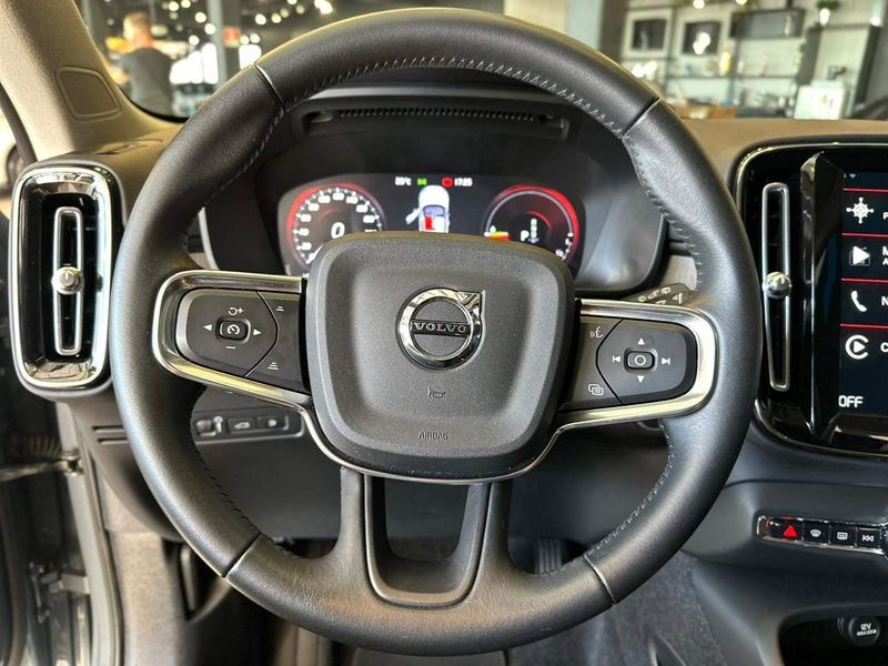 Volvo XC40 T-5 INSCRIPTION 1.5 FWD (HÃ­brido) 2020/2021 CONCEPT MOTORS PASSO FUNDO / Carros no Vale