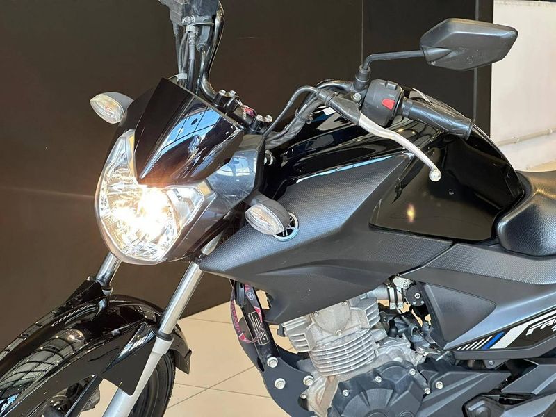 Yamaha YBR 150 FACTOR ED/FLEX 2021/2022 CONCEPT MOTORS PASSO FUNDO / Carros no Vale Yamaha YBR 150 FACTOR ED/FLEX 2021/2022 CONCEPT MOTORS PASSO FUNDO / Carros no Vale