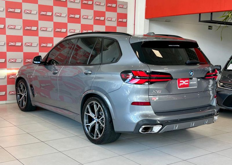 BMW X5 XDRIVE 50e 3.0 M Sport (Hibrido) 2023/2024 PC VEÍCULOS SANTA CRUZ DO SUL / Carros no Vale BMW X5 XDRIVE 50e 3.0 M Sport (Hibrido) 2023/2024 PC VEÍCULOS SANTA CRUZ DO SUL / Carros no Vale