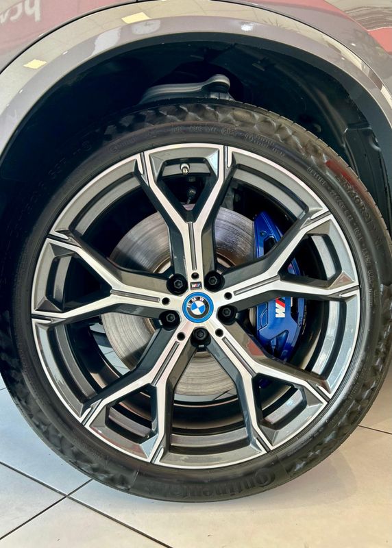 BMW X5 XDRIVE 50e 3.0 M Sport (Hibrido) 2023/2024 PC VEÍCULOS SANTA CRUZ DO SUL / Carros no Vale BMW X5 XDRIVE 50e 3.0 M Sport (Hibrido) 2023/2024 PC VEÍCULOS SANTA CRUZ DO SUL / Carros no Vale