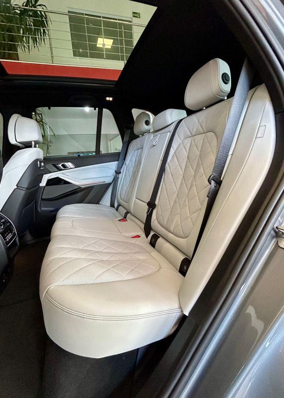 BMW X5 XDRIVE 50e 3.0 M Sport (Hibrido) 2023/2024 PC VEÍCULOS SANTA CRUZ DO SUL / Carros no Vale