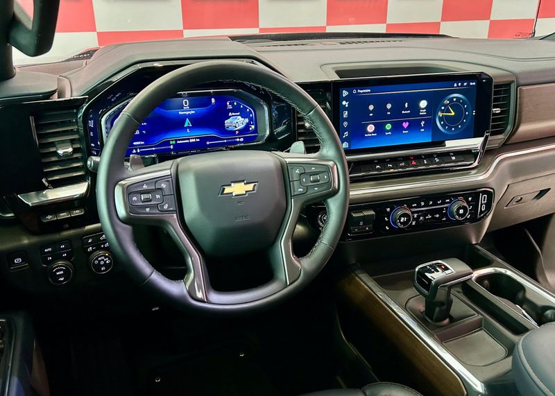 CHEVROLET Silverado High Country 5.3 V8 AWD 2023/2024 PC VEÍCULOS SANTA CRUZ DO SUL / Carros no Vale CHEVROLET Silverado High Country 5.3 V8 AWD 2023/2024 PC VEÍCULOS SANTA CRUZ DO SUL / Carros no Vale