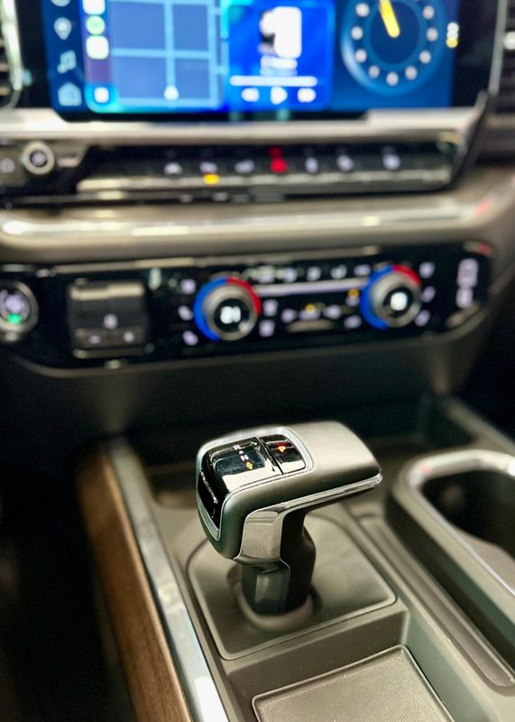 CHEVROLET Silverado High Country 5.3 V8 AWD 2023/2024 PC VEÍCULOS SANTA CRUZ DO SUL / Carros no Vale CHEVROLET Silverado High Country 5.3 V8 AWD 2023/2024 PC VEÍCULOS SANTA CRUZ DO SUL / Carros no Vale