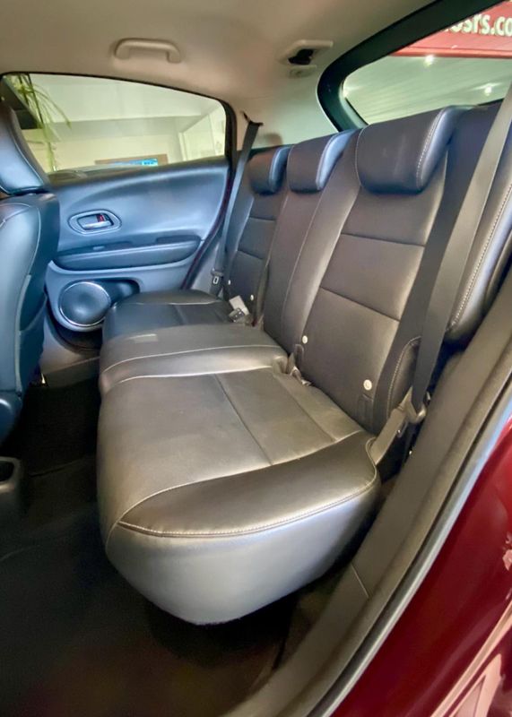 Honda HR-V Touring 1.8 Flexone 16V 2017/2018 PC VEÍCULOS SANTA CRUZ DO SUL / Carros no Vale