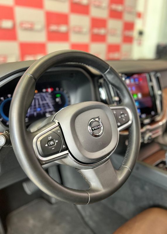 Volvo XC 60 T-8 INSC EXPRESS 2.0 (Híbrido) 2021/2022 PC VEÍCULOS SANTA CRUZ DO SUL / Carros no Vale