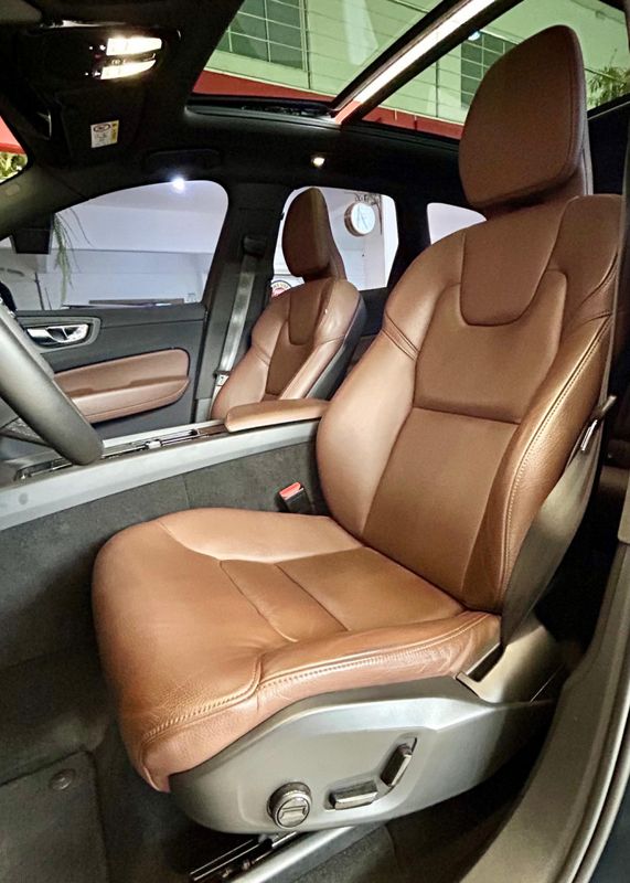 Volvo XC 60 T-8 INSC EXPRESS 2.0 (Híbrido) 2021/2022 PC VEÍCULOS SANTA CRUZ DO SUL / Carros no Vale