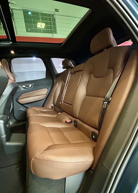 Volvo XC 60 T-8 INSC EXPRESS 2.0 (Híbrido) 2021/2022 PC VEÍCULOS SANTA CRUZ DO SUL / Carros no Vale