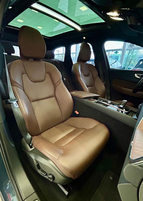 Volvo XC 60 T-8 INSC EXPRESS 2.0 (Híbrido) 2021/2022 PC VEÍCULOS SANTA CRUZ DO SUL / Carros no Vale