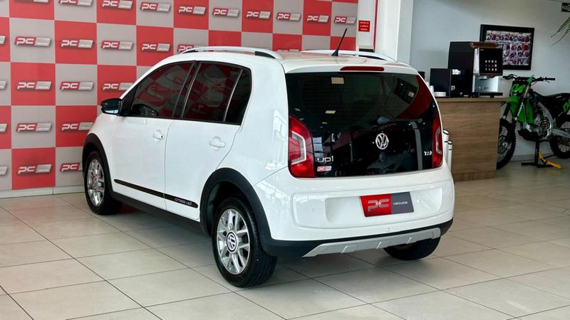 VOLKSWAGEN Up! Cross 1.0 TSI Total 12V 2015/2016 PC VEÍCULOS SANTA CRUZ DO SUL / Carros no Vale