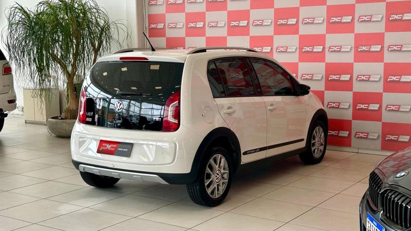 VOLKSWAGEN Up! Cross 1.0 TSI Total 12V 2015/2016 PC VEÍCULOS SANTA CRUZ DO SUL / Carros no Vale