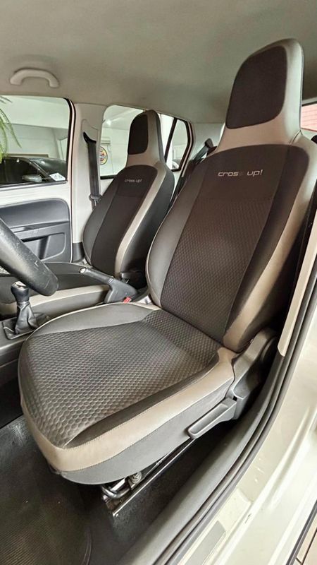 VOLKSWAGEN Up! Cross 1.0 TSI Total 12V 2015/2016 PC VEÍCULOS SANTA CRUZ DO SUL / Carros no Vale