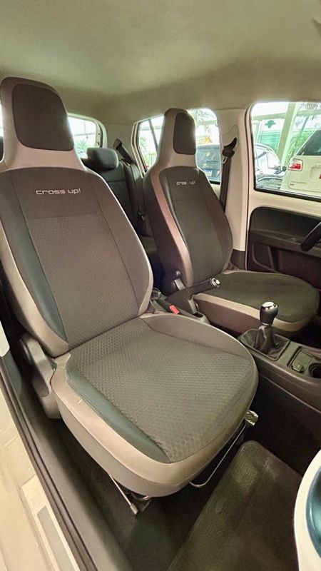 VOLKSWAGEN Up! Cross 1.0 TSI Total 12V 2015/2016 PC VEÍCULOS SANTA CRUZ DO SUL / Carros no Vale
