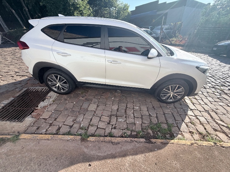 HYUNDAI TUCSON 1.6 16V T-GDI GASOLINA GL ECOSHIFT 2018/2018 ELY AUTOMÓVEIS LAJEADO / Carros no Vale