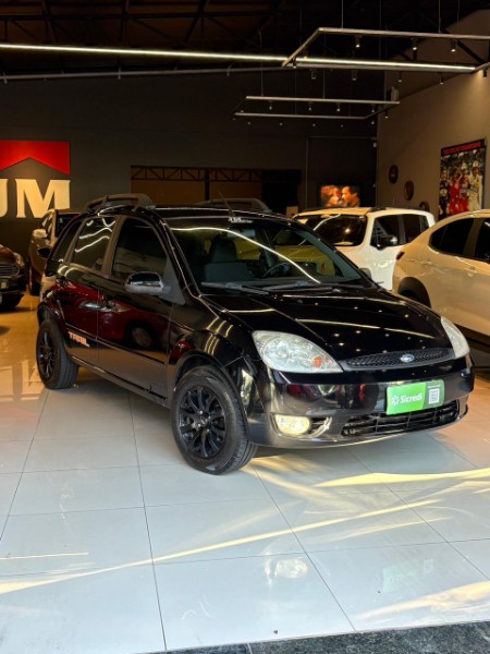 FORD FIESTA 1.6 CLASS HATCH 8V 2006/2006 JM AUTOMÓVEIS VENÂNCIO AIRES / Carros no Vale