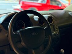 FORD FIESTA 1.6 CLASS HATCH 8V 2006/2006 JM AUTOMÓVEIS VENÂNCIO AIRES / Carros no Vale