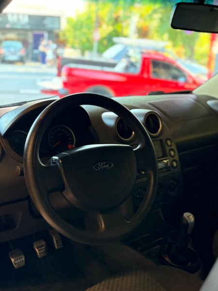 FORD FIESTA 1.6 CLASS HATCH 8V 2006/2006 JM AUTOMÓVEIS VENÂNCIO AIRES / Carros no Vale