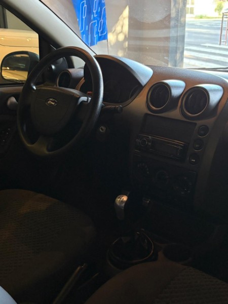 FORD FIESTA 1.6 CLASS HATCH 8V 2006/2006 JM AUTOMÓVEIS VENÂNCIO AIRES / Carros no Vale