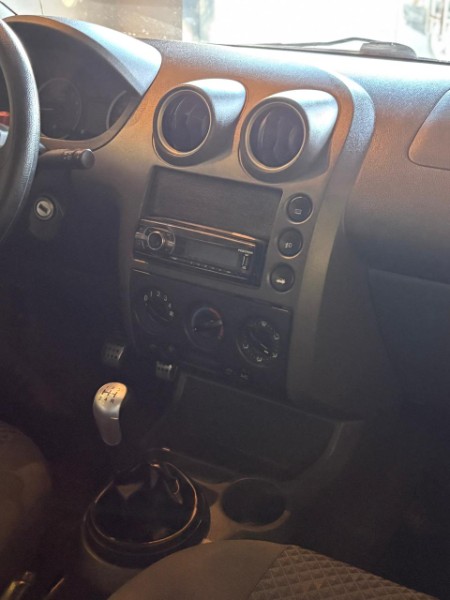 FORD FIESTA 1.6 CLASS HATCH 8V 2006/2006 JM AUTOMÓVEIS VENÂNCIO AIRES / Carros no Vale