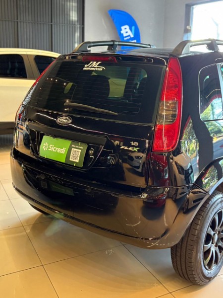 FORD FIESTA 1.6 CLASS HATCH 8V 2006/2006 JM AUTOMÓVEIS VENÂNCIO AIRES / Carros no Vale