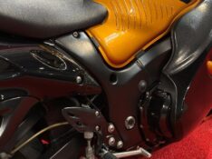 SUZUKI MOTOS GSX 1300 R HAYABUSA /2011 EXCLUSIVO VEÍCULOS SANTA CRUZ DO SUL / Carros no Vale