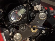 SUZUKI MOTOS GSX 750R SRAD /2016 EXCLUSIVO VEÍCULOS SANTA CRUZ DO SUL / Carros no Vale