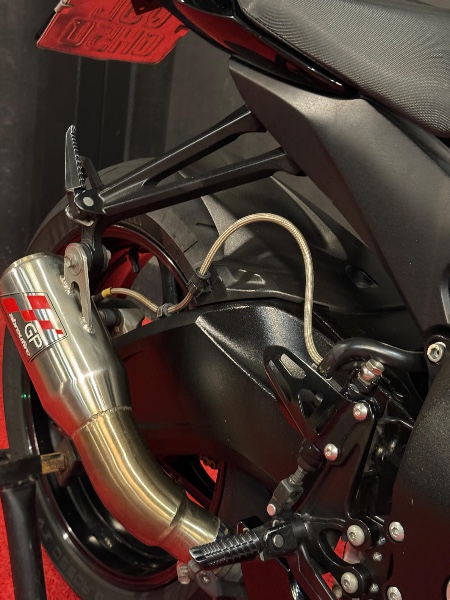 SUZUKI MOTOS GSX 750R SRAD /2016 EXCLUSIVO VEÍCULOS SANTA CRUZ DO SUL / Carros no Vale